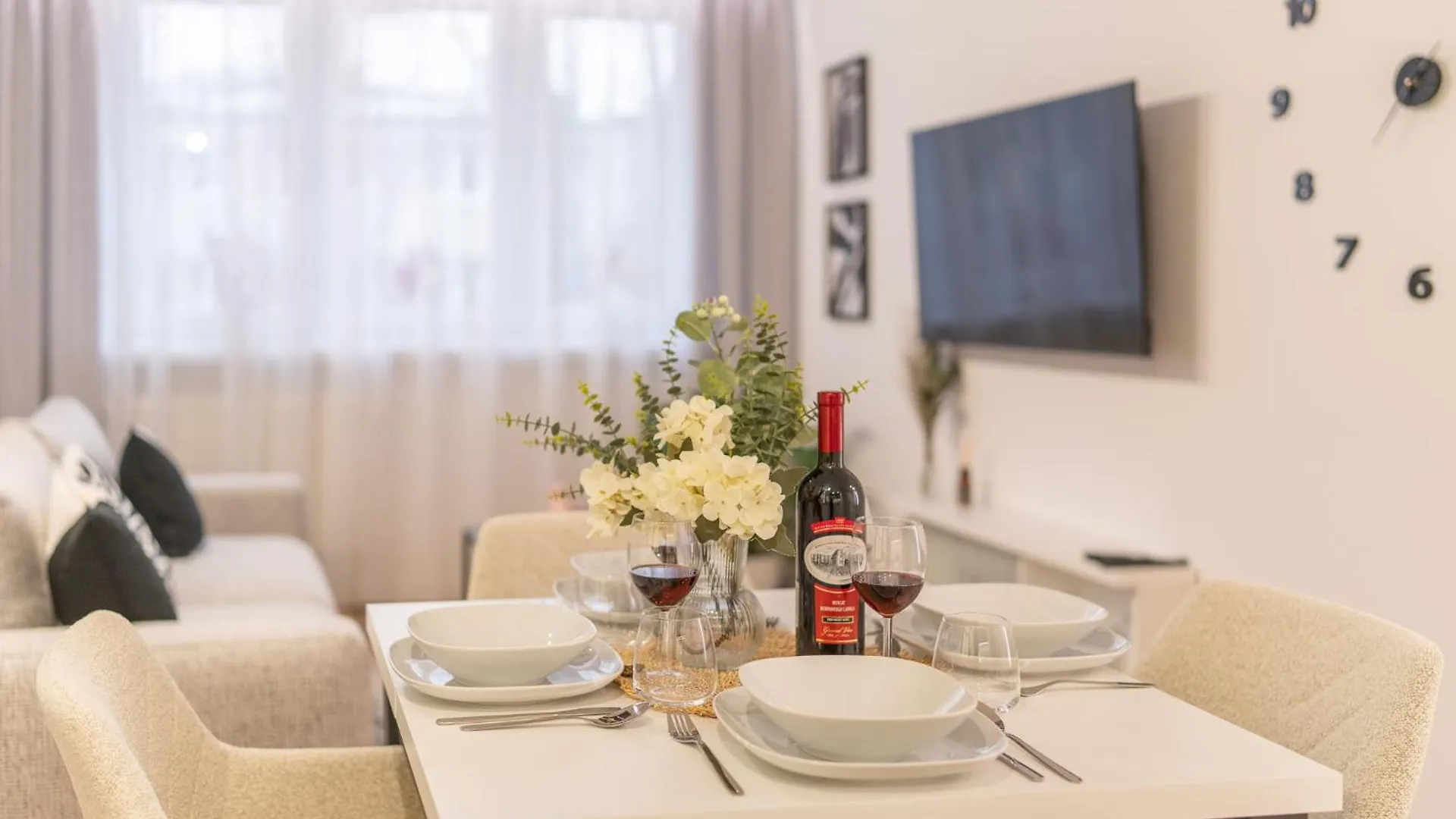 Apartment Pradnik Bialy Apt - Parks Nearby - By Rentujemy Krakow Poland
